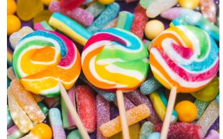 赤い色を含む食品の写真(お菓子)